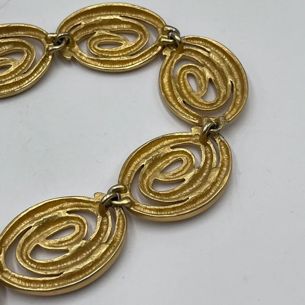 Vintage Modernist‎ Matte Gold Tone Satin Finish Swirl Link Toggle Necklace